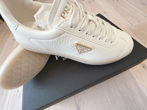 PRADA プラダ  スニーカー　白　ホワイト 25.0