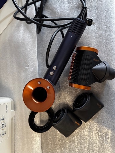 Dyson Supersonic 
Hairdryerどうぞ❗️