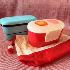 2段お弁当箱 2個【1つ未使用】・弁当袋の画像