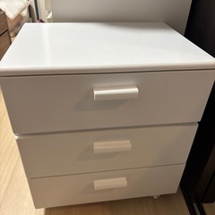 ミラー付き小さい棚の画像