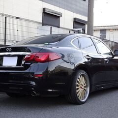 即乗りＯＫ 29年式 フーガハイブリッド 後期 VIP エマージェンシーブレーキ レーダークルーズ HDDナビ フルセグTV Bluetooth アラウンドビューモニター インテリキー 黒本革シート シートヒーター シートクーラー 20インチAW LEDライト LEDフォグ ETCの画像