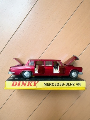 Dinky Mercedes-Benz 600 赤