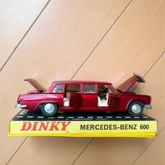 Dinky Mercedes-Benz 600 赤の画像