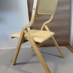 【ほぼ新品のような美品】折りたたみチェア【折りたたみ時厚さ13cm】の画像