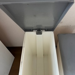 ゴミ箱の画像