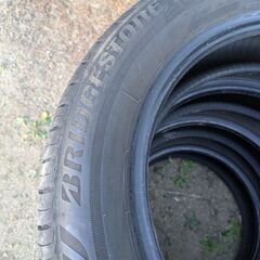 タイヤ4本の画像