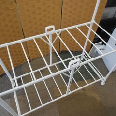 折りたたみ 軽量ランドリーラック 物干しスタンド キャスター付き  幅105×高さ154㎝ ホワイト 片手で簡単にたためてコンパクト大容量 札幌 北20条店の画像