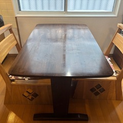 ダイニングテーブルの画像