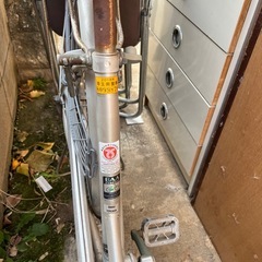 パンクしてる自転車の画像