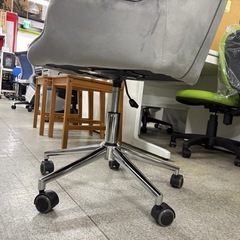 【リユースマン倉敷】ベルベット調デスクチェア グレー イス オシャレの画像