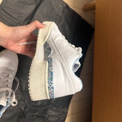 adidas×リバティコラボスニーカーの画像