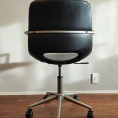 キャスター・肘掛け付き昇降チェアの画像