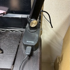 【お譲り先決定】デスク、電気スタンドのセットの画像