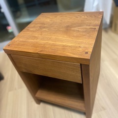 マスターウォールモアレスナイトテーブルの画像