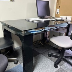 ガラステーブルの画像