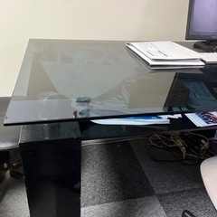 ガラステーブルの画像
