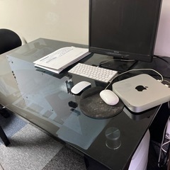 ガラステーブルの画像