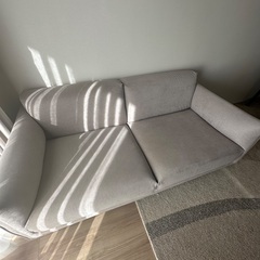 グレイッシュ　グレイ　高品質　２人　３人　ソファ　クッション付き　３つの画像