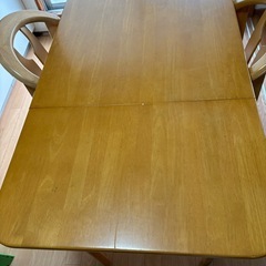 ダイニングテーブルの画像
