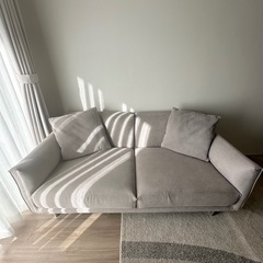 グレイッシュ　グレイ　高品質　２人　３人　ソファ　クッション付き　３つの画像