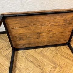 ダイニングテーブルの画像