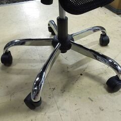 ニトリ ワークチェア 昇降式 メッシュ 肘掛付き ブラック キャスター付き オフィスチェア OAチェア 事務イス 札幌市 東区 新道東店の画像