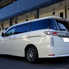 4WD 車検満タン エルグランド 350ハイウェイスターアーバンクロム レーダークルーズ 衝突軽減ブレーキ HDDナビ TV Bluetooth フリップダウンモニター アラウンドビューモニター 両側パワスラ パワーバックドア サンルーフ インテリキー HID ETCの画像