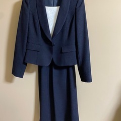 レディーススーツの画像