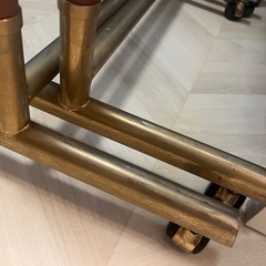 ゴールド調ハンガーラック（調整可能）の画像