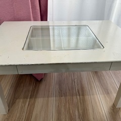 ガラス付きローテーブルの画像