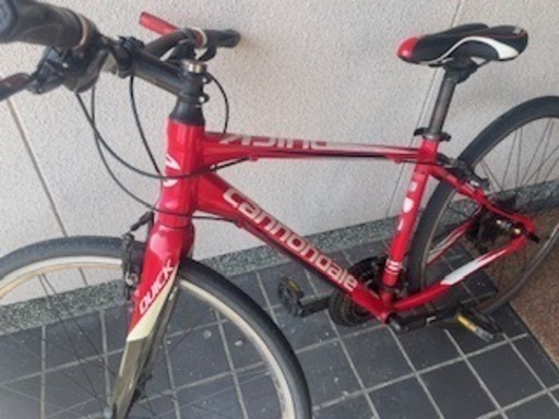 自転車　クロスバイク　通勤　通学キャノンデール　赤