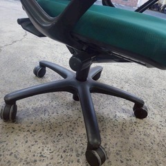 オカムラ チェアの画像