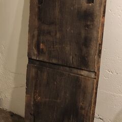 大きな木の看板の画像