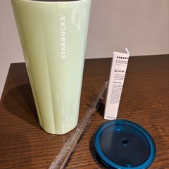 スターバックスタンブラーの画像