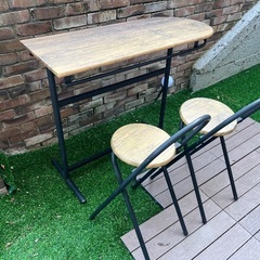 (受け取って下さい)バーテーブルとチェア２つの画像