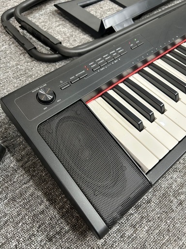 超特価【YAMAHA】電子キーボード ピアジェーロ NP-32B （譜面台、椅子付き）