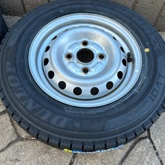 【相談中】軽トラや軽バンなどに最適‼️【新品未使用タイヤ‼️】１２インチスタッドレスタイヤ&ホイールセット✨の画像
