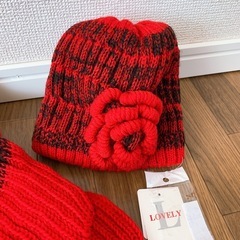 ★新品未使用タグつき★ マフラー&ニット帽　1セットの値段です！の画像