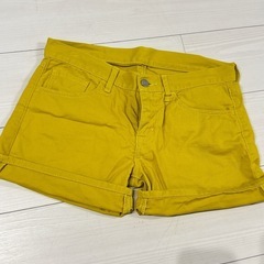 ショートパンツ　黄色　の画像
