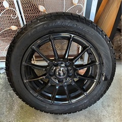 アルミホイール付きスタッドレスタイヤの画像