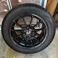アルミホイール付きスタッドレスタイヤの画像