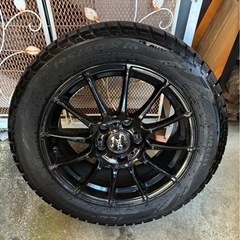 アルミホイール付きスタッドレスタイヤの画像