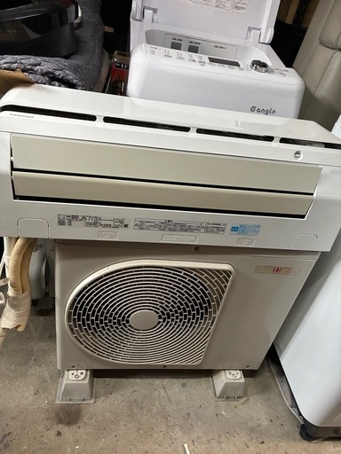 東芝　ルームエアコン　6畳向け RAS-C225R 2018年製　中古品