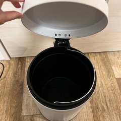 ゴミ箱の画像