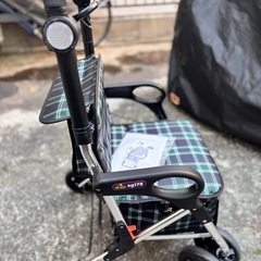 シルバーカー おしゃれ 軽量 コンパクト 座れる 補助具 手押し車 折りたたみ 車椅子 ショッピングカー シルバーカート 買い物カート シニアカートの画像