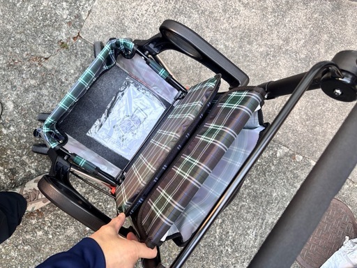１月中に取引先された方1000円引きしますシルバーカー おしゃれ 軽量 コンパクト 座れる 補助具 手押し車 折りたたみ 車椅子 ショッピングカー シルバーカート 買い物カート シニアカート