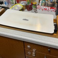 白いホットプレート（PRINCESS テーブルグリル・ピュア）の画像