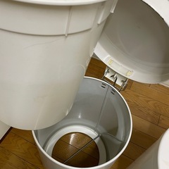 お話し中　　ブラバンシア　ゴミ箱　2個　汚れありの画像