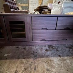 ソファ、勉強机、タンスの画像