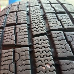 4本で、1,000円　スタッドレスタイヤ　165/70R14   の画像